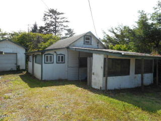 1030 Pine St, Newport, OR 97365-4527