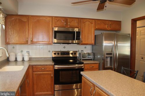 2482 Creek View Dr, Lancaster PA  17602-1451 exterior