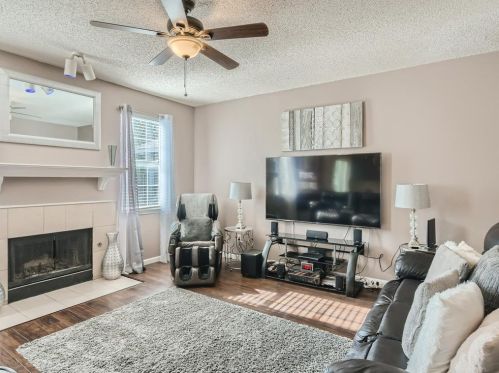 2128 Arbor Creek Dr, Carrollton TX  75010-4065 exterior