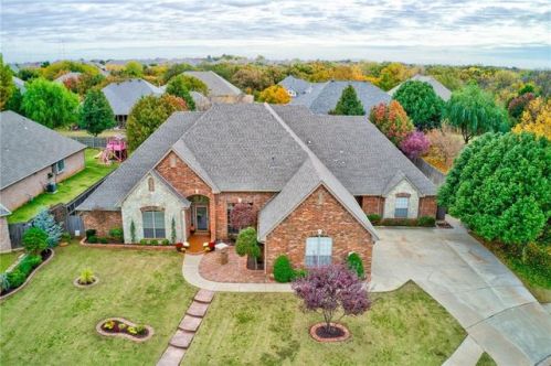 708 159th St, Edmond, OK 73013-1032