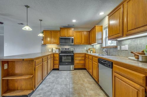 305 Trl Vw Ln, Garland TX  75043-5631 exterior