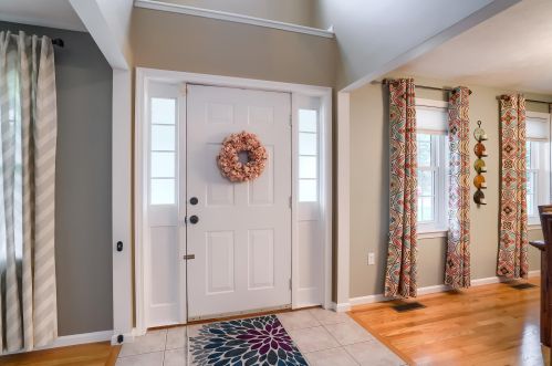16 Sandstone Dr, Nashua, NH 03063-1808