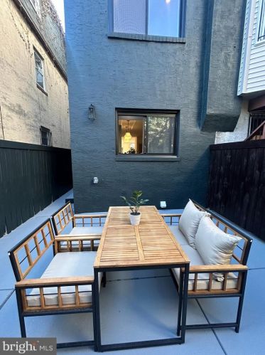 743 22nd St, Philadelphia PA 19130-2604 exterior