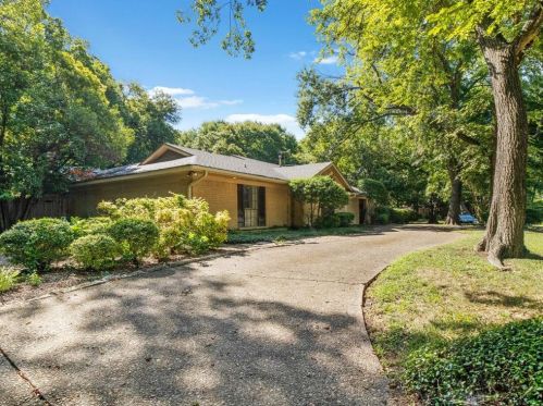 4933 River Bend Dr, Fort Worth, TX 76109