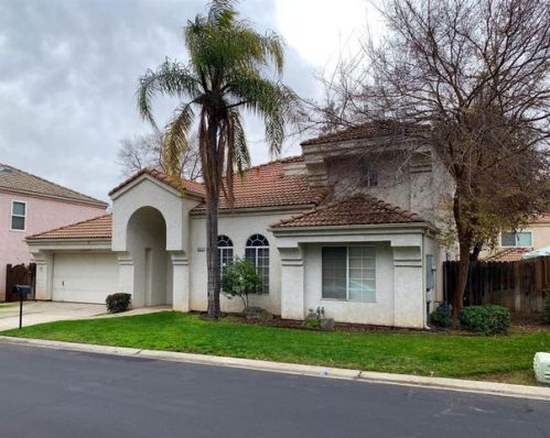 1017 Democracy Ave, Fresno, CA 93720-4003