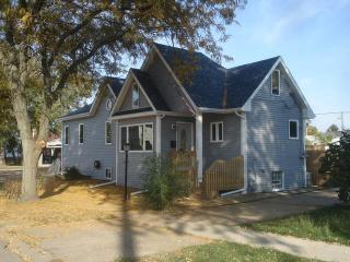 120 9th St, Dekalb, IL 60115-4220