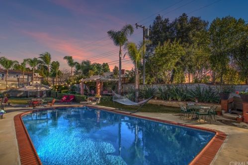 648 Sunset Dr, Redlands, CA 92373-6409
