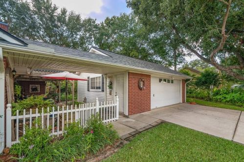 9796 Shr Dr, Conroe TX  77318-6652 exterior