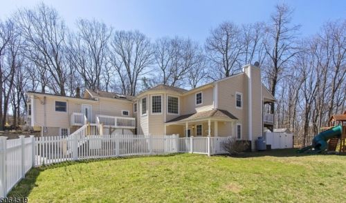 106 Dartmouth Trl, Hopatcong, NJ 07843-1153