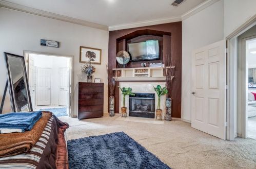 2300 Manchester Ct, Carrollton TX exterior