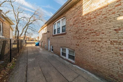 2110 4th Ave, Broadview, IL 60153-3327