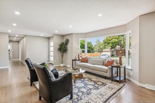 2070 Un Dr, Aurora CO 80015-6600 exterior