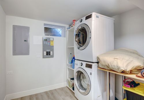 6906 Jarvis Ave, Niles IL  60714-4016 exterior