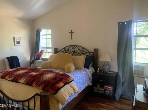 2429 Rdg Vw Ct, Simi Valley CA 93065-1923 exterior