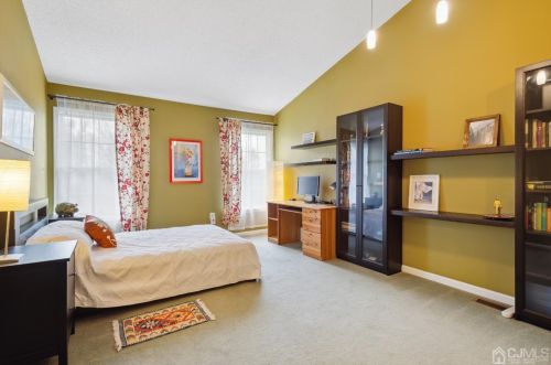 62 Springwood Ct, Princeton NJ  08540-9404 exterior