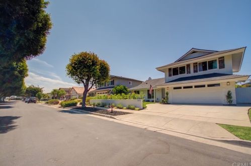 6372 Heil Ave, Huntington Beach CA  92647-4232 exterior