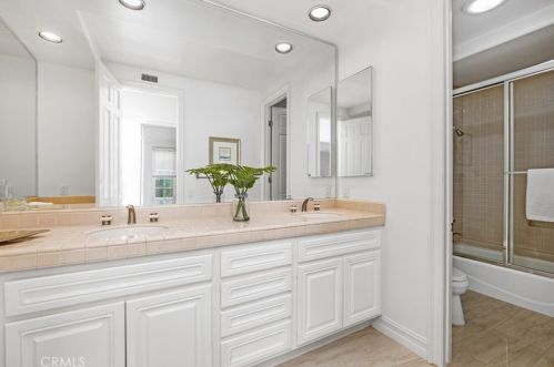 1 Charlotte, Irvine CA  92603-3448 exterior