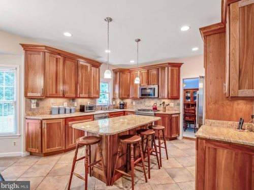 13115 Willow Edge Ct, Clifton, VA 20124-1080