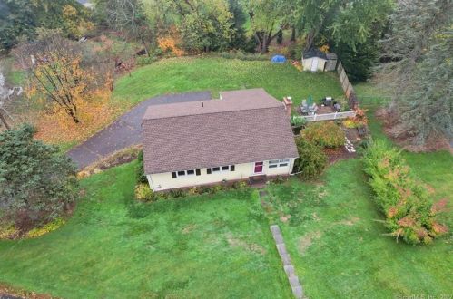 39 Maryland Dr, Middlefield CT  06455-1005 exterior