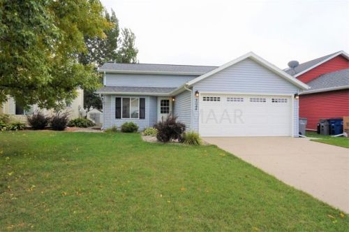 3644 Village Green Ln, Moorhead, MN 56560-5439
