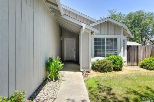 330 Woodstock Cir, Vacaville, CA 95687-3317