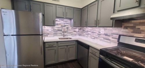 66 Greenwood Dr, East Freehold, NJ 07728-4008
