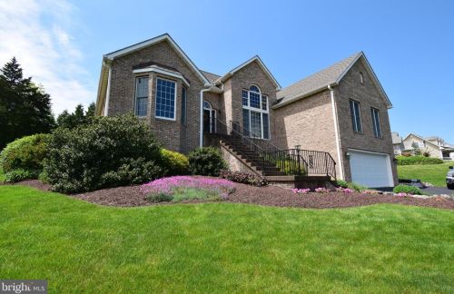 49 Manor Dr, Edinburg, VA 22824-3565