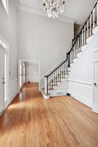 1011 Byrnwyck Rd, Atlanta GA  30319-1665 exterior