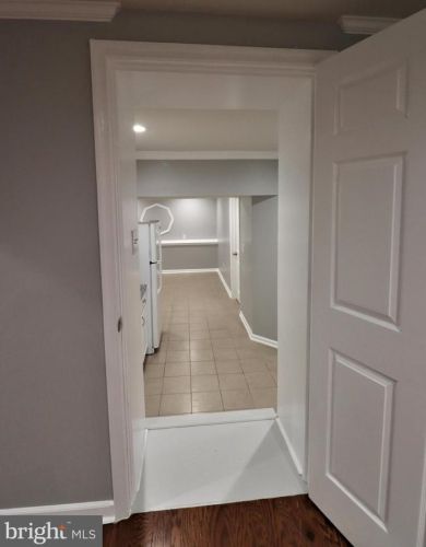 8005 Lake Pleasant Dr, Springfield VA  22153-3005 exterior