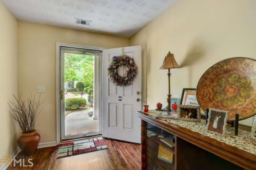 668 Shadow Lake Dr, Lithonia, GA 30058-3233