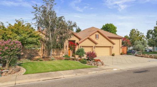 905 Interlaken Dr, Lodi, CA 95242-9172