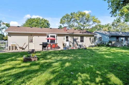 84 Petrie Cir, Streamwood, IL 60107-1124