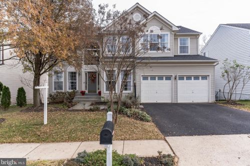 8225 Tenbrook Dr, Gainesville, VA 20155-3845