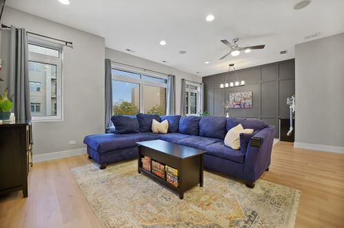 3516 Ashland Ave, Chicago, IL 60657-1314