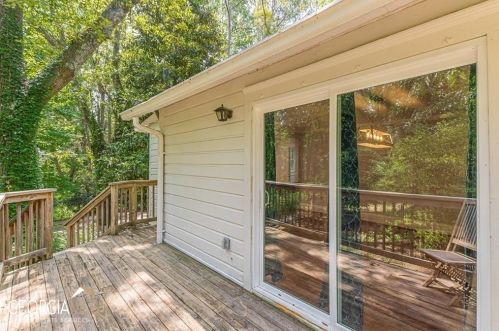3314 Harris Dr, Atlanta GA  30337-1005 exterior