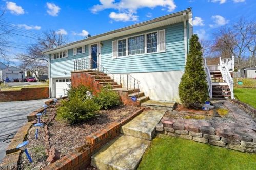 17 Ridgeview Rd, Fredon, NJ 07860-1511