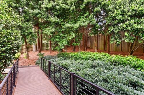 800 Lake Summit Dr, Atlanta GA  30342-1975 exterior