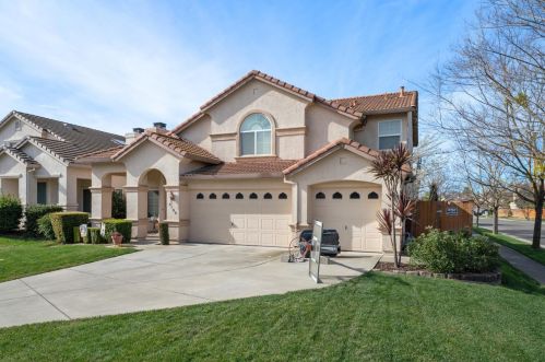 6100 Wild Fox Ct, Elk Grove, CA 95757-8336