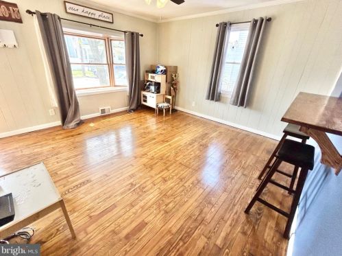 39 3rd St, Florence, NJ 08518-2001