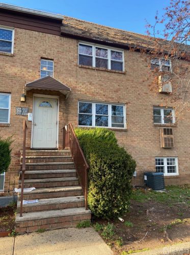 221 College Dr, Edison NJ  08817-5994 exterior