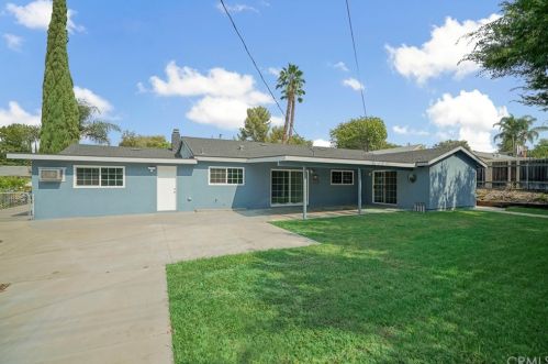 6337 Westview Dr, Riverside CA  92506-5325 exterior