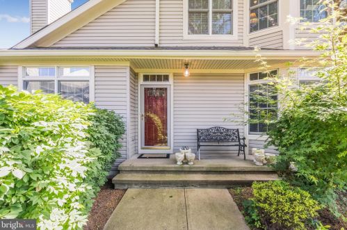 32 Wilkinson Way, Princeton NJ  08540-7346 exterior