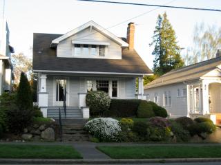 4544 2nd Ave, Seattle, WA 98105-4808