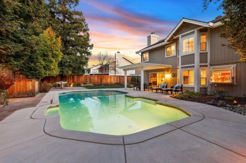 5501 Brook Way, Elk Grove, CA 95758-7704