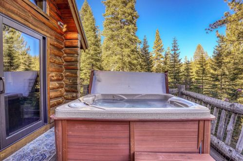 8675 Riv Rd, Truckee CA  exterior