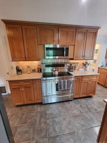 339 West St, Middletown CT  06457-4008 exterior