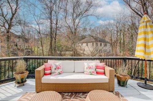 4450 Crestwicke Pointe, Atlanta GA  30319-1081 exterior