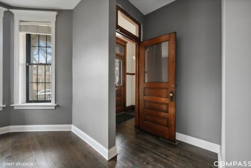 3727 Clifton Ave, Chicago, IL 60613-3812