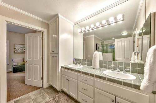 11114 Mougle Ln, Truckee CA  96161-6105 exterior