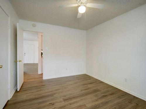 404 Dittmar Rd, Austin TX  78745-7004 exterior